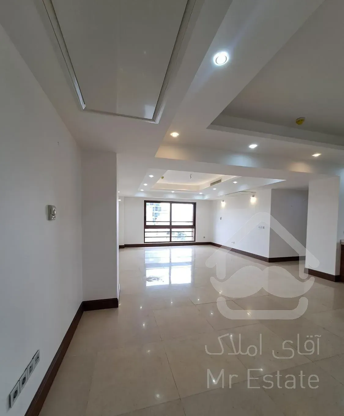 برج باغ ۱۶۵متری/نیاوران/۲پارکینگ/نشیمن مجزا