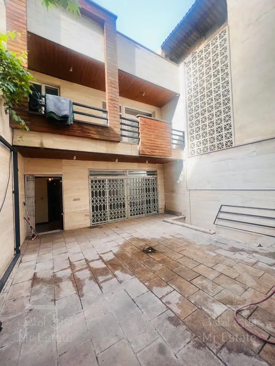 ۲۳۰ متر ویلا دربست دوبلکس