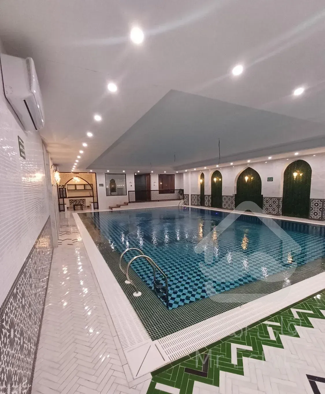 ۱۰۰متر،کلید نخورده،مجتمع لوکس رویال رزیدنس فاز۷