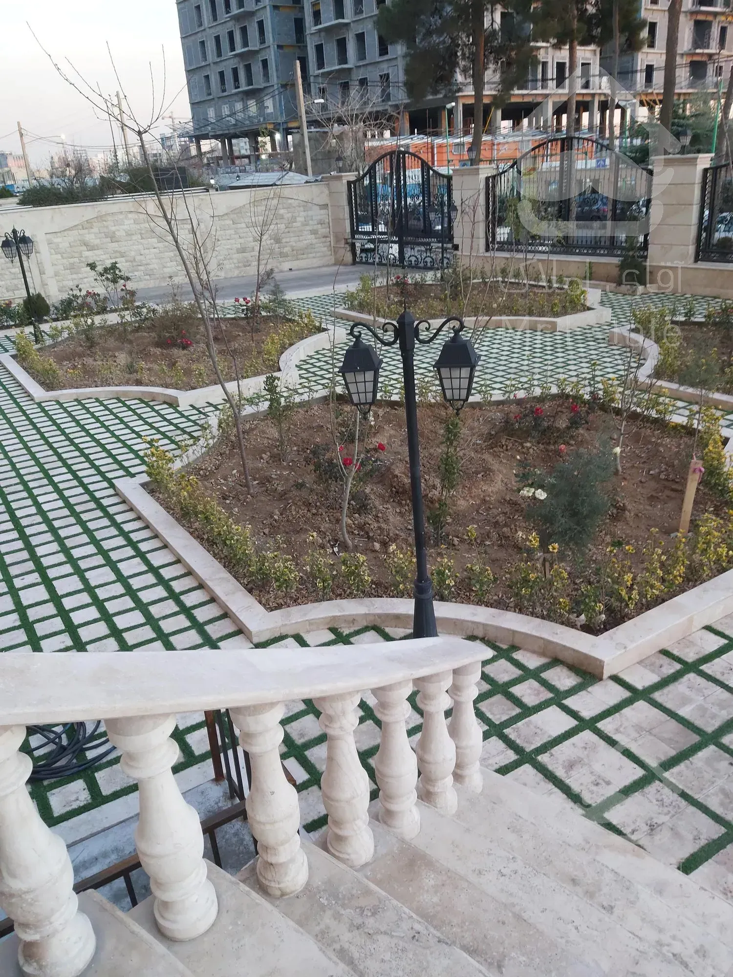 اشرفی پونک ۹۹ متر نوساز