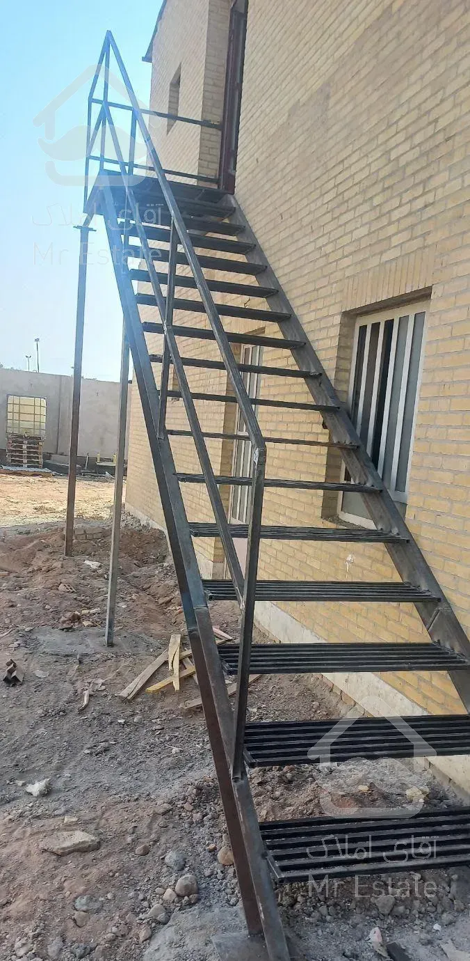 ساخت وتعمیر انواع درب وپنجره فلزی