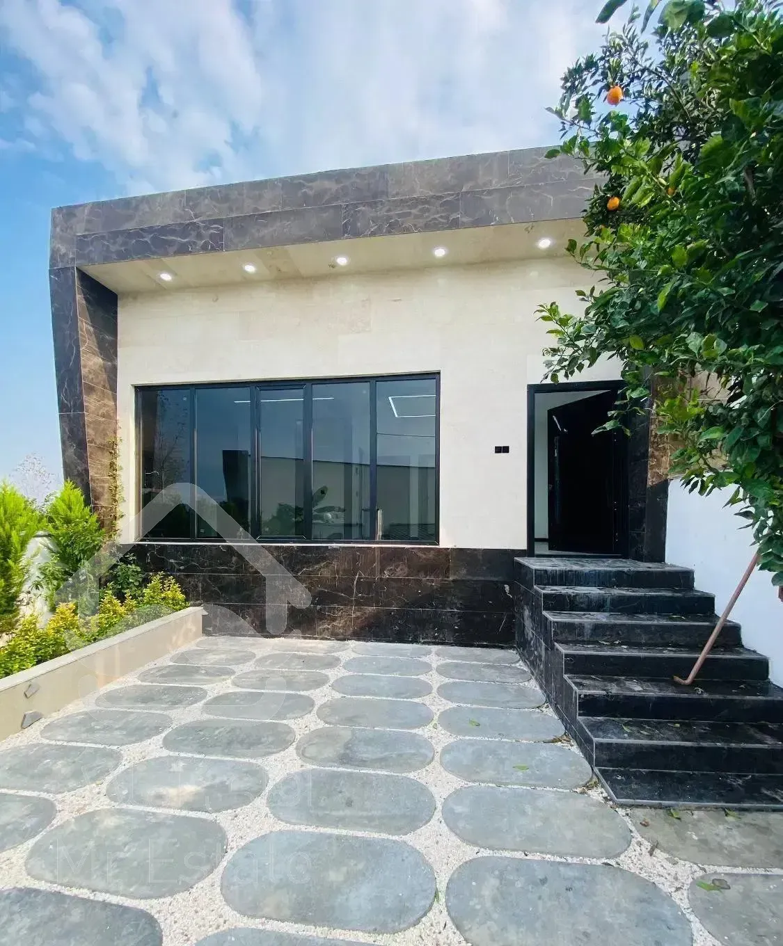 فلت مدرن*۱۴۰متری*دوخواب یه مستر*مدارک کامل