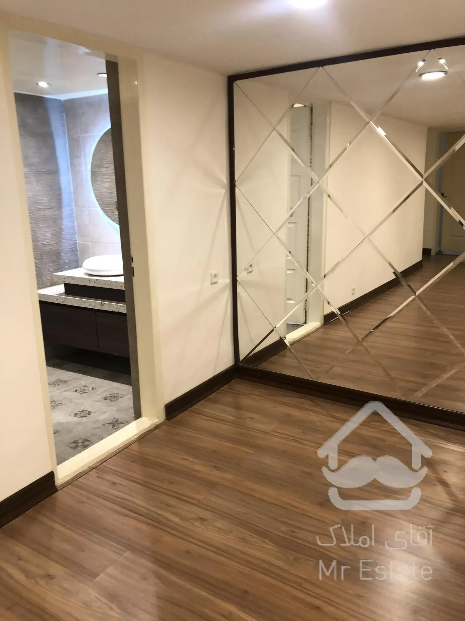 رهن و اجاره ویلا ۲۲۰ متر بنا ۴۰۰ متر حیاط اختصاصی