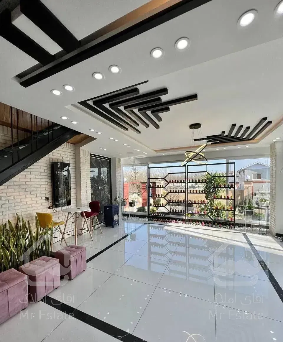 بنای مدرن ۳۳۰ متری دامنه جنگل نور