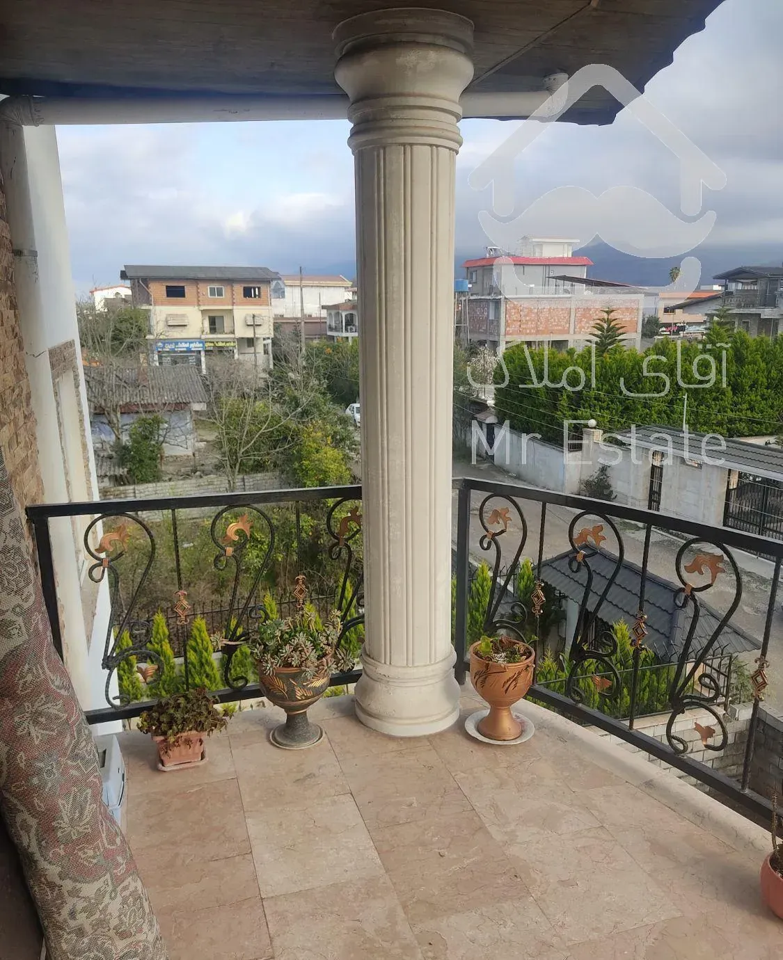 آپارتمان ۱۴۰ متری در شمس آباد