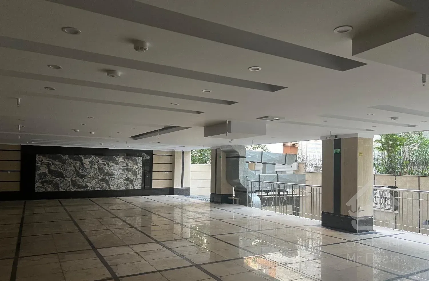 ۱۱۸ متر فول امکانات ده متری بانک