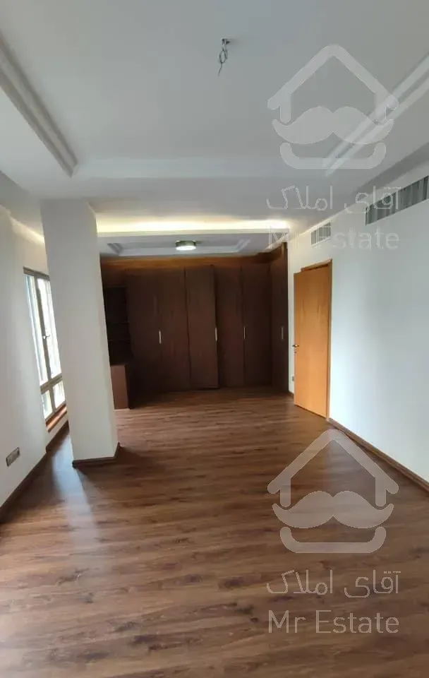 ٢٠٠ متر فرشته