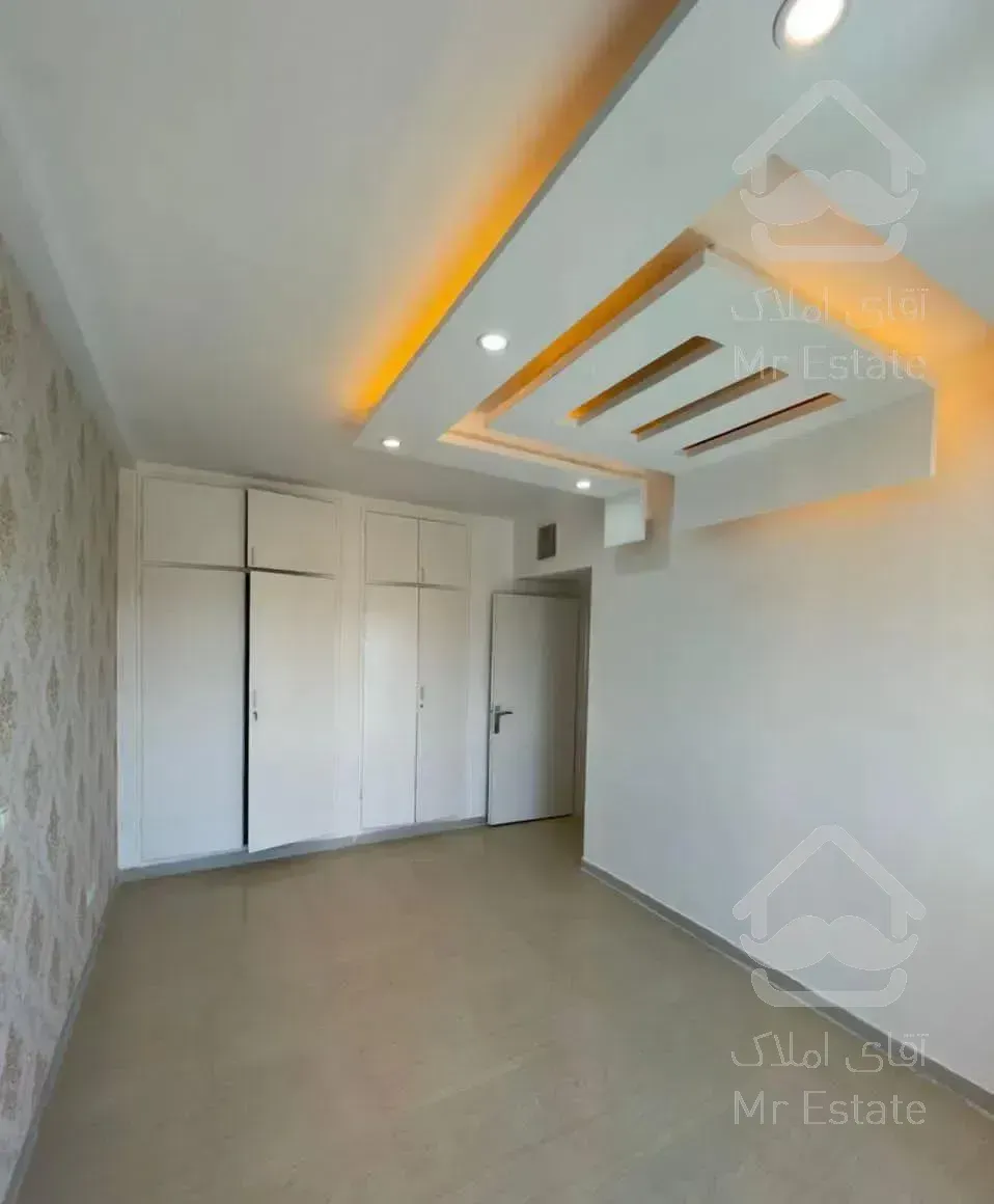 160متری فول  در میدان استقلال