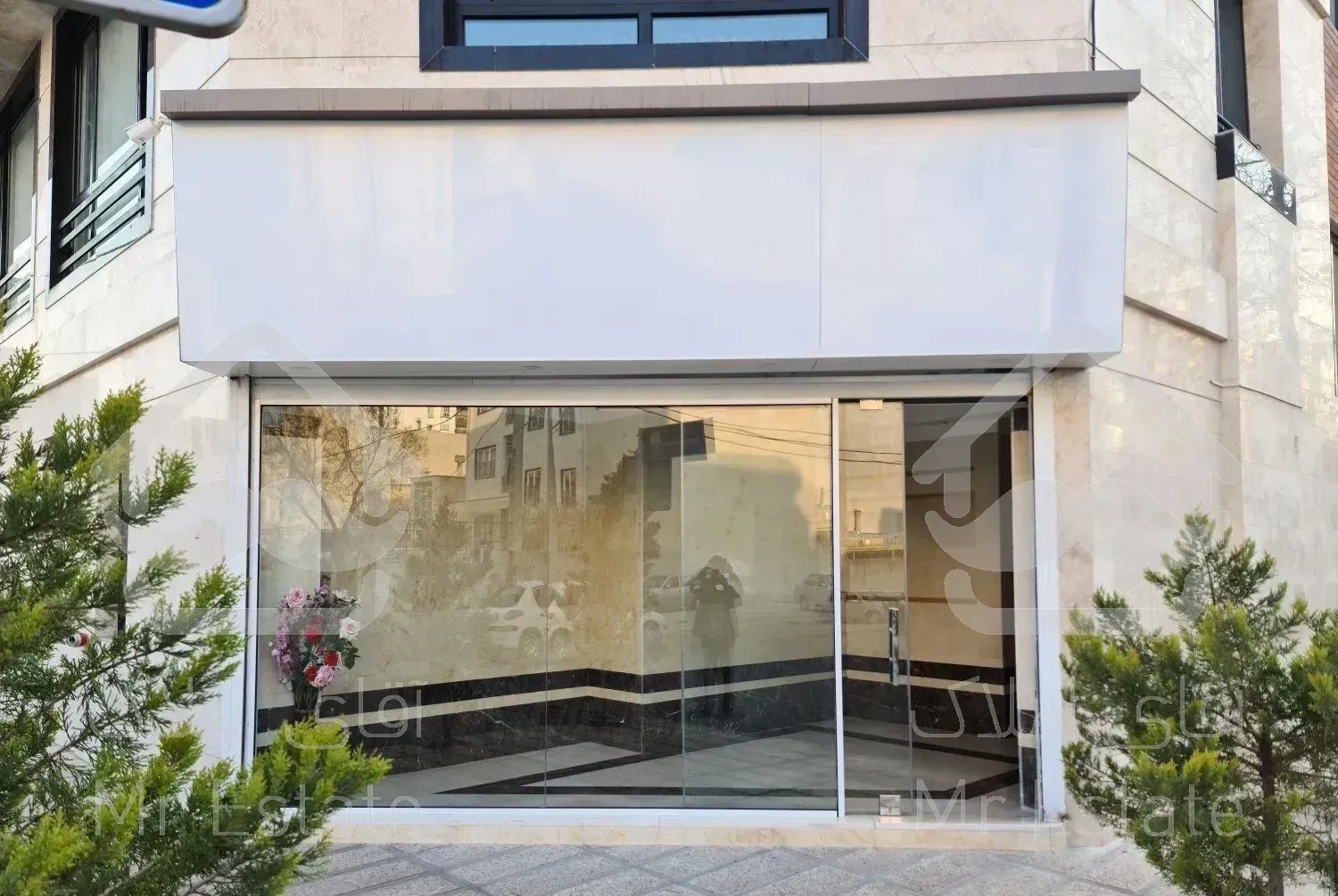 ۲۰ متر مغازه،بر خیابان،نوساز،آب برق،سرویس