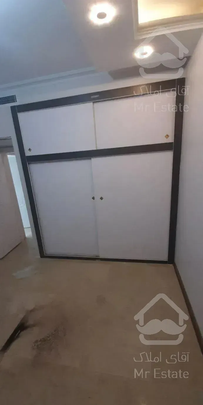 ۱۸۰ متر موقعیت اداری با ۳ اتاق دریاچه خلیج فارس