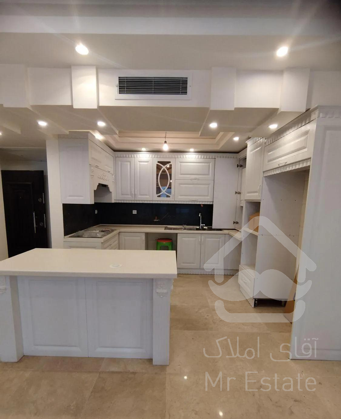 ۹۳متر/پارکینگ اختصاصی/فول امکانات