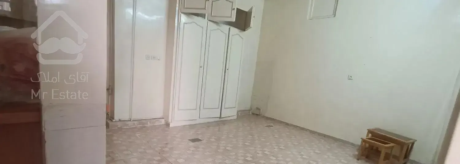 45متر، ط همکف با حیاط ،ورودی مستقل وجای پارک موتور