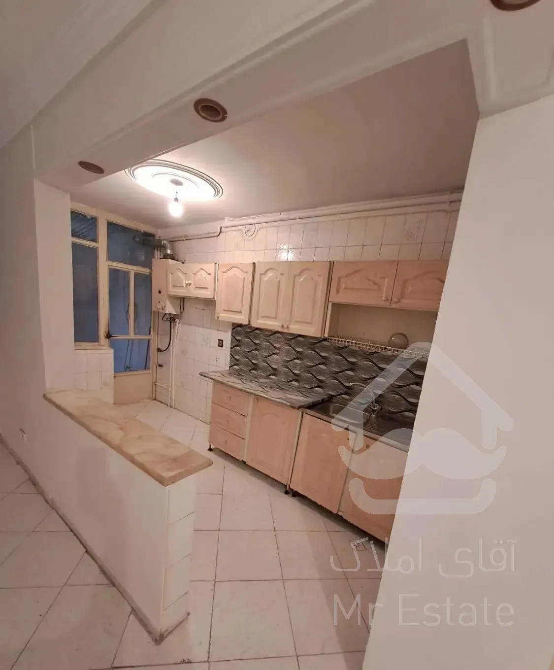 *۴۵ متر زیر همکف با حیاط در اختیار*تخلیه*