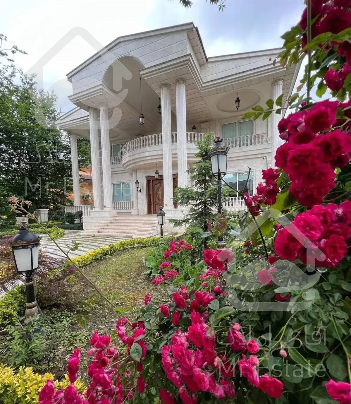 عمارت ۷۰۰متر فول امکانات/دسترسی آسان/استخردار