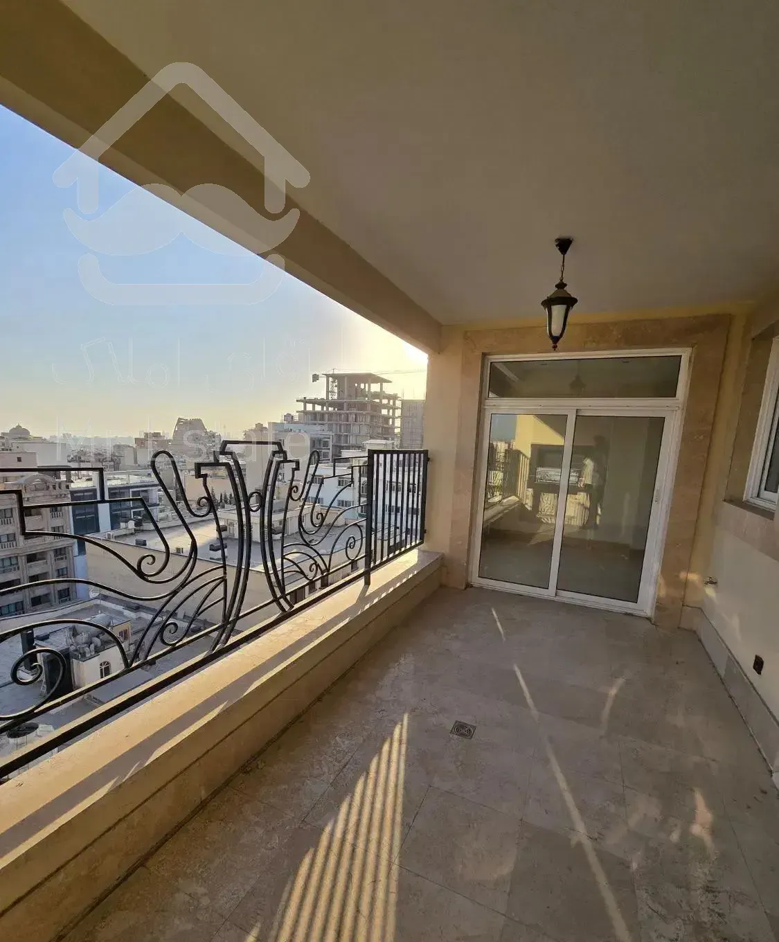 برج باغ نیاوران/۲۶۰ متر/ بهترین لوکیشن