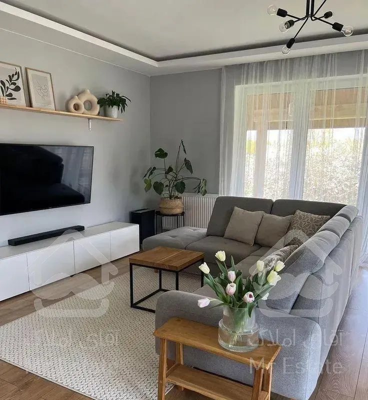 آپارتمان ۹۵ متر / لوکیشن عالی/ فول بازسازی شده