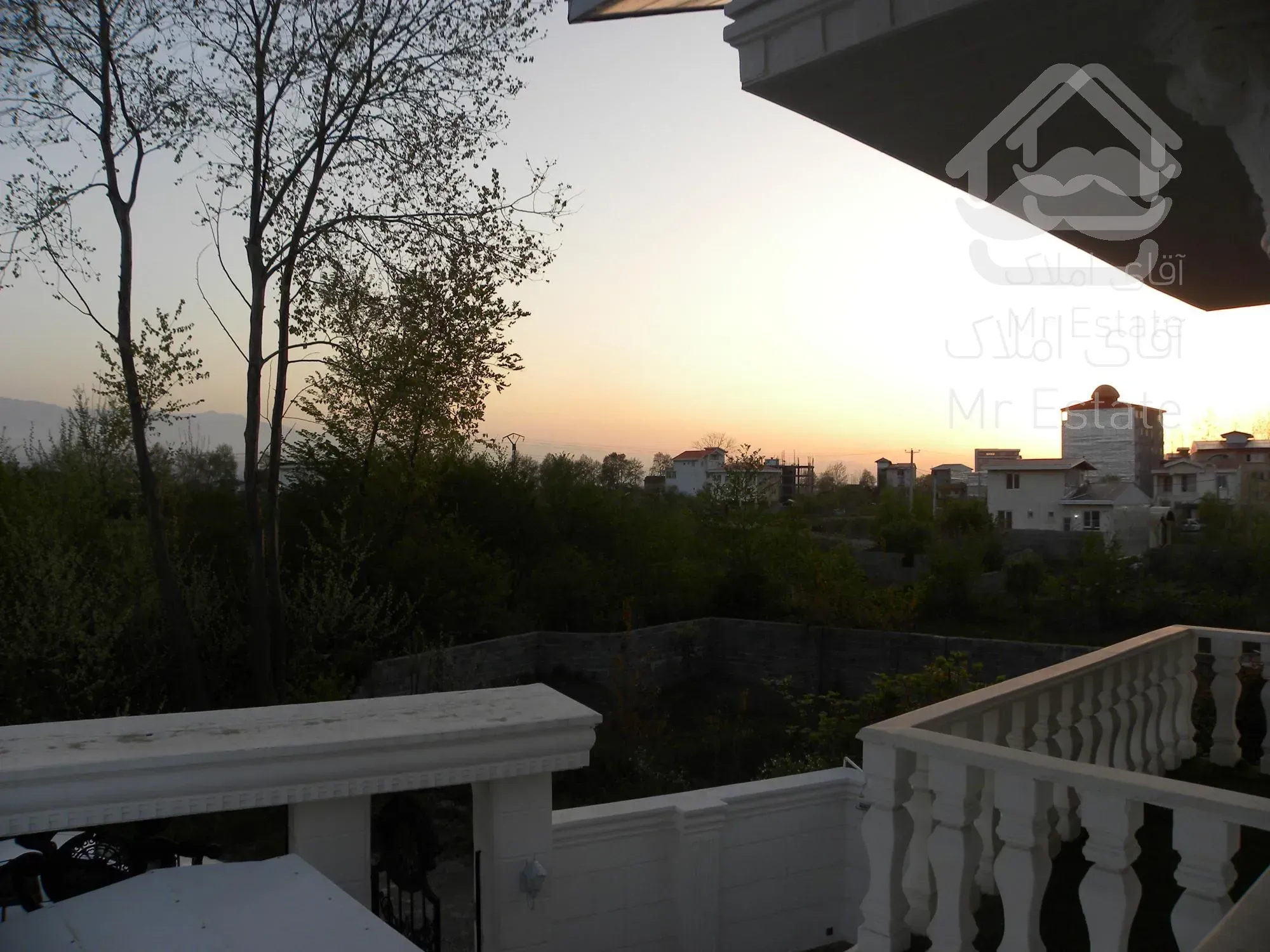 فروش ویلا 220 متری شیک در مرکز شهر