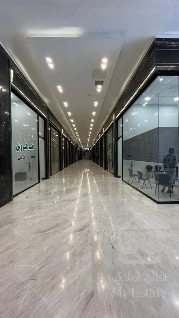 بهترین ویترین برای برند شما / 67 متر تجاری