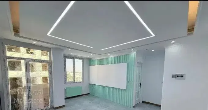 ۵۰ متر/شرق مرزداران /نور مستقیم