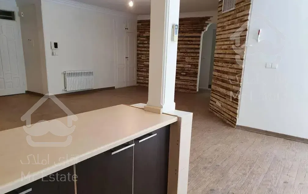 ۱۵۰ متر، خیابان ولیعصر پائین‌تر از پارک ساعی