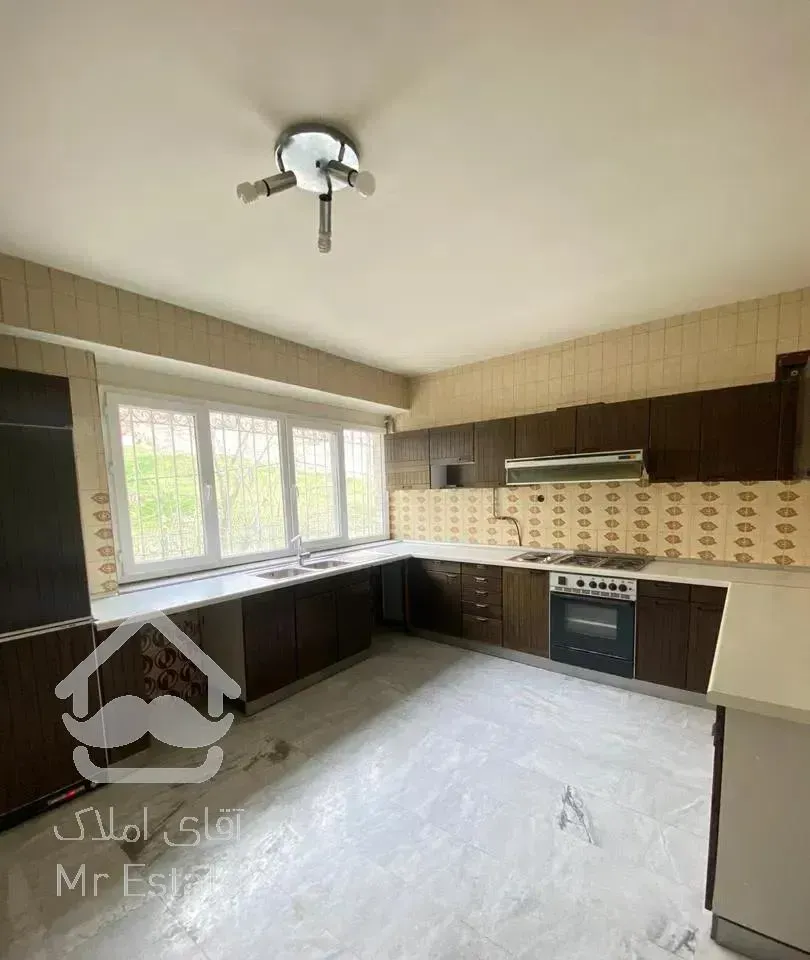 ۱۸۰ متر ۳ خواب اندرزگو  بالکن بزرگ