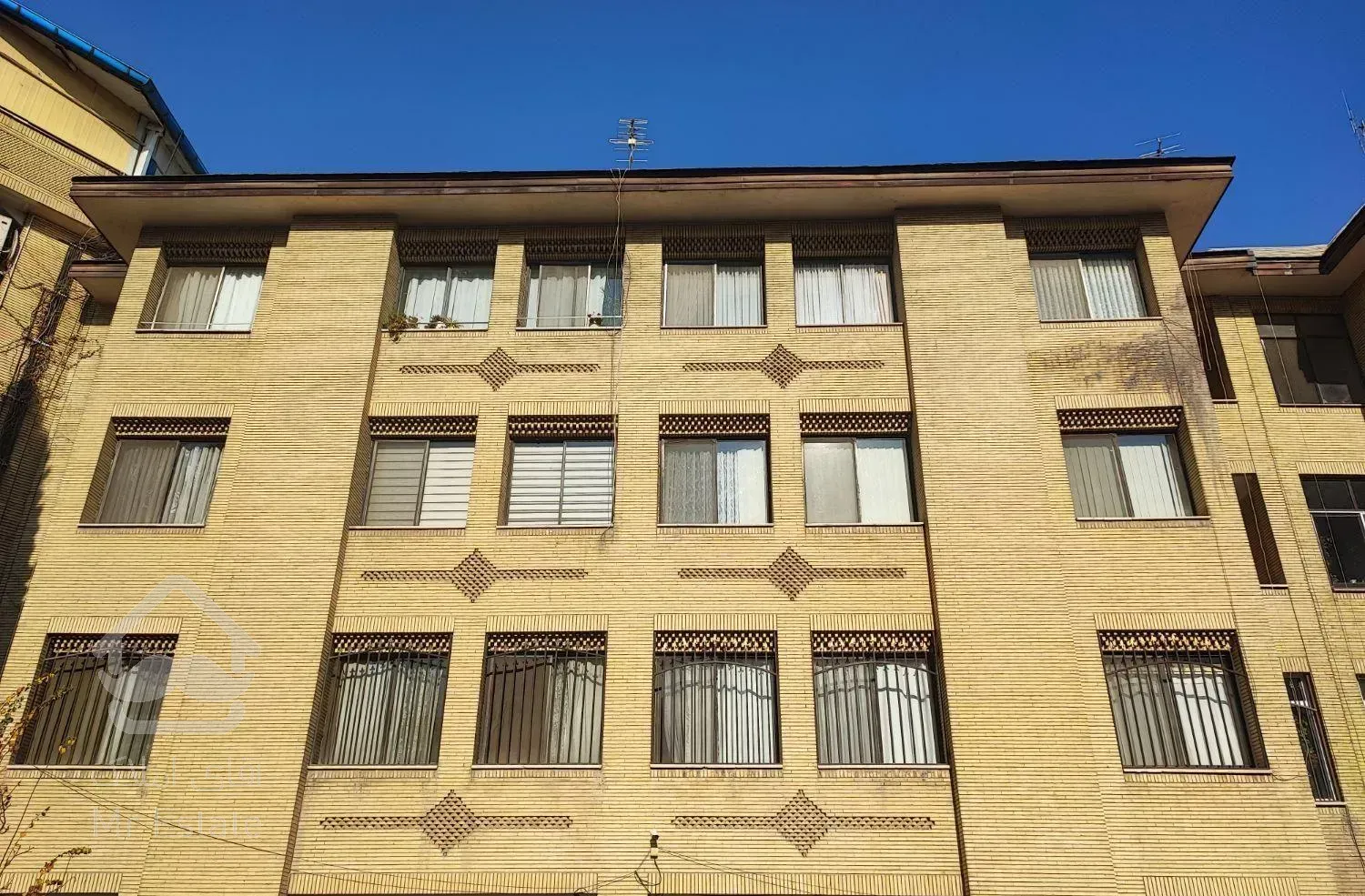 فروش ۹۵ متر ۲ خواب گاندی