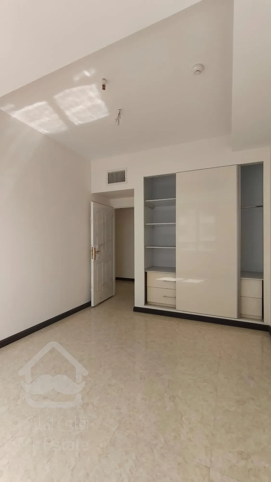 دپارتمان سلیمی/۱۴۳متری/برج سیمرغ/زیر قیمت