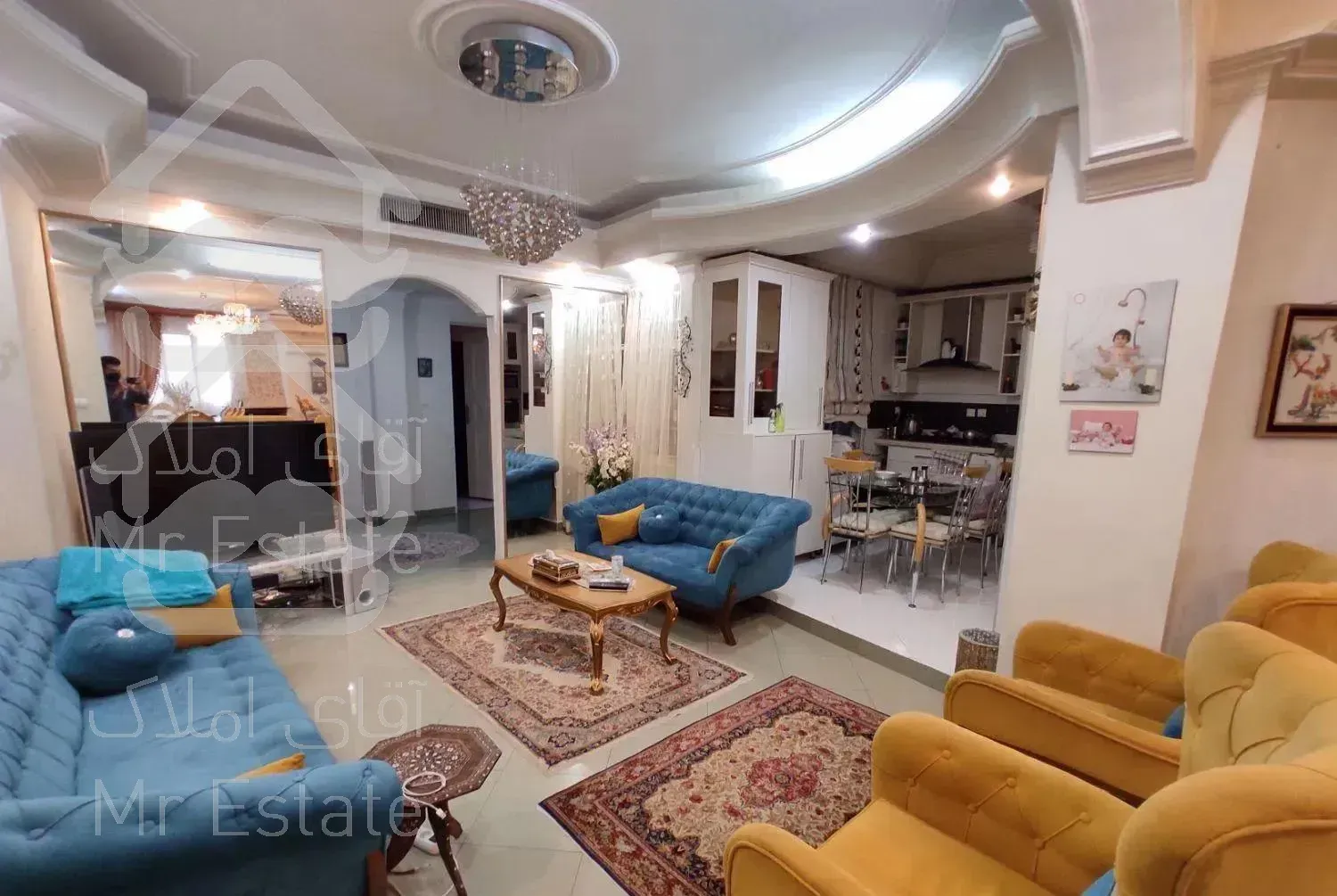 ونک۱۵۰ متر-۳ خوابه-۲ پارکینگ- ۱۰۰ متر حیاط اختصاصی