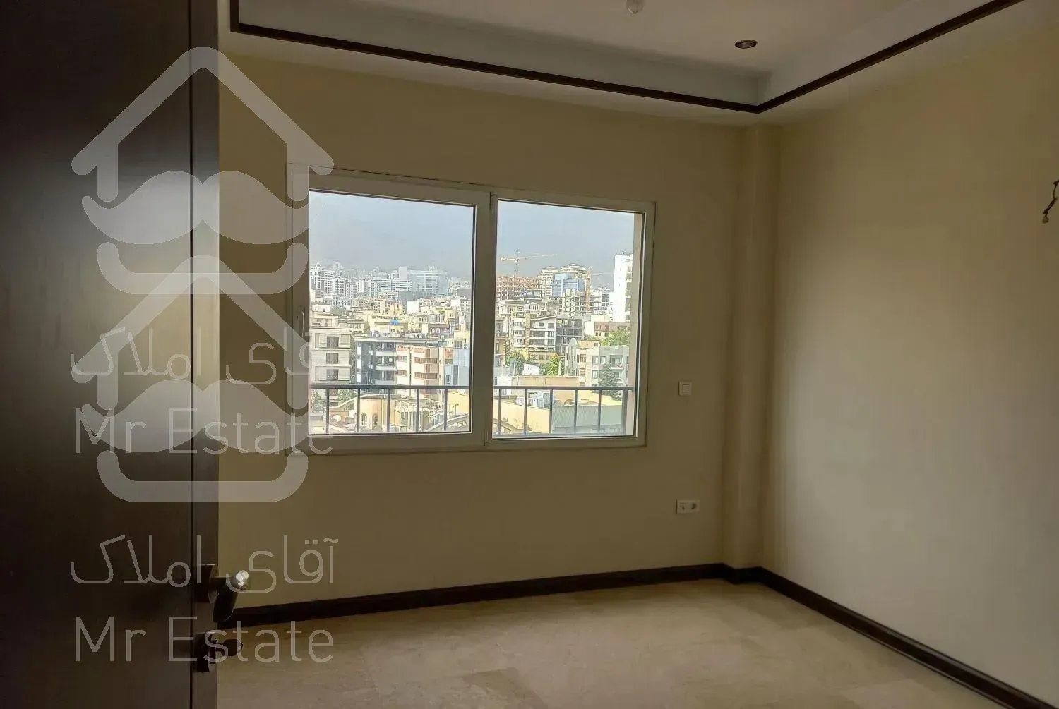 آپارتمان ۲۰۰متری/۳خواب/کلیدنخورده/تکواحدی/