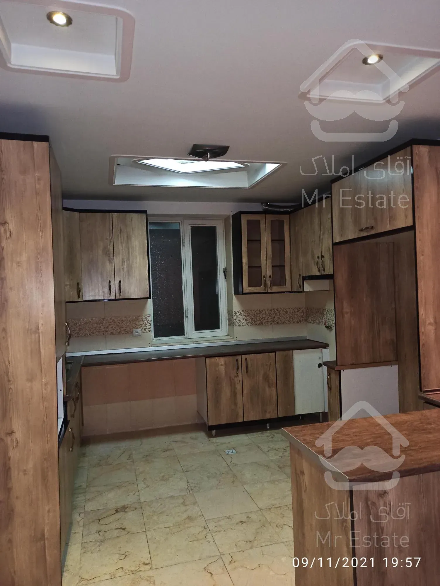 ۱۰۰ متر فول مرزداران سالن پرده خور