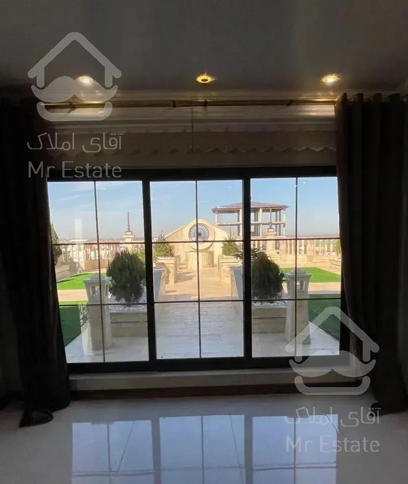 ابر ویلای کلاسیک 800 متری با متریال مدیترانه‌ای