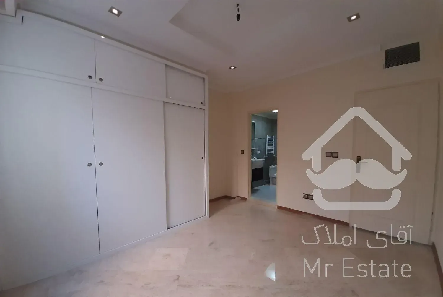 ۱۲۵ متر - نما کلاسیک - سوهانک