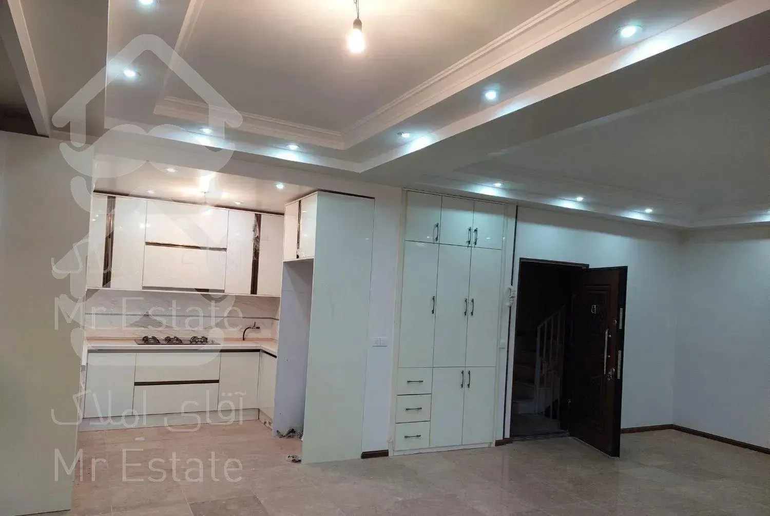 ۱۱۱مترشمال بلوارکشاورزتکواحدی۳خواب مترکلیدنخورده