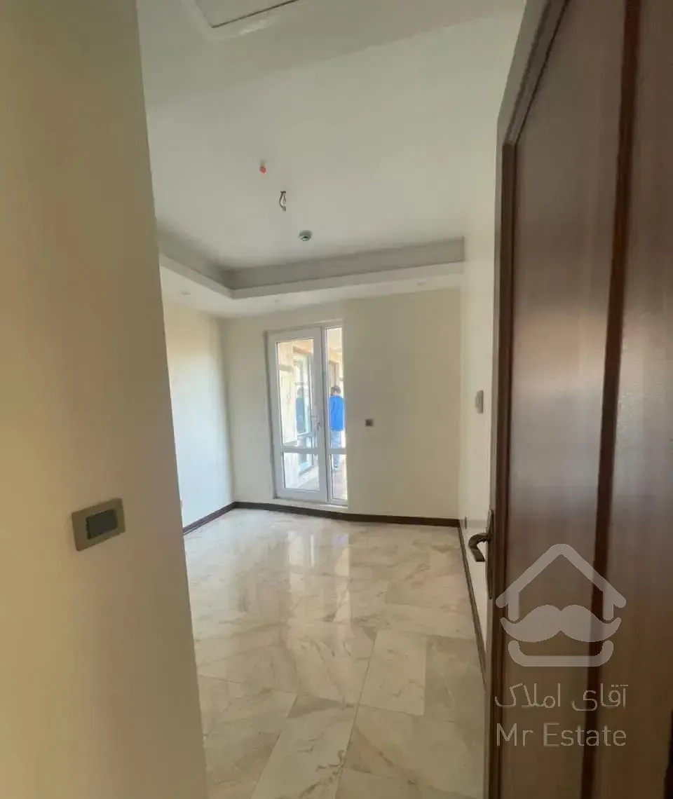 نیاوران ۱۷۰ متر ۳ خواب /۲ پارکینگ/ روف/جیم