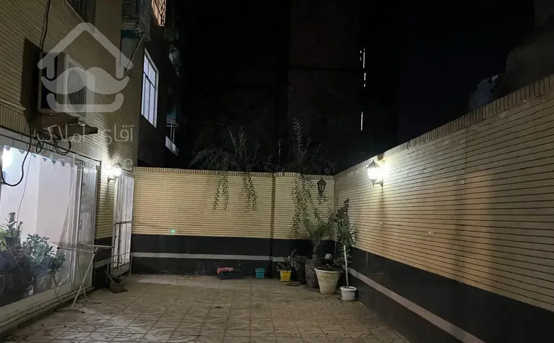 آپارتمان همکف ۱۴۰ متری حیاط دار میدان بسیج