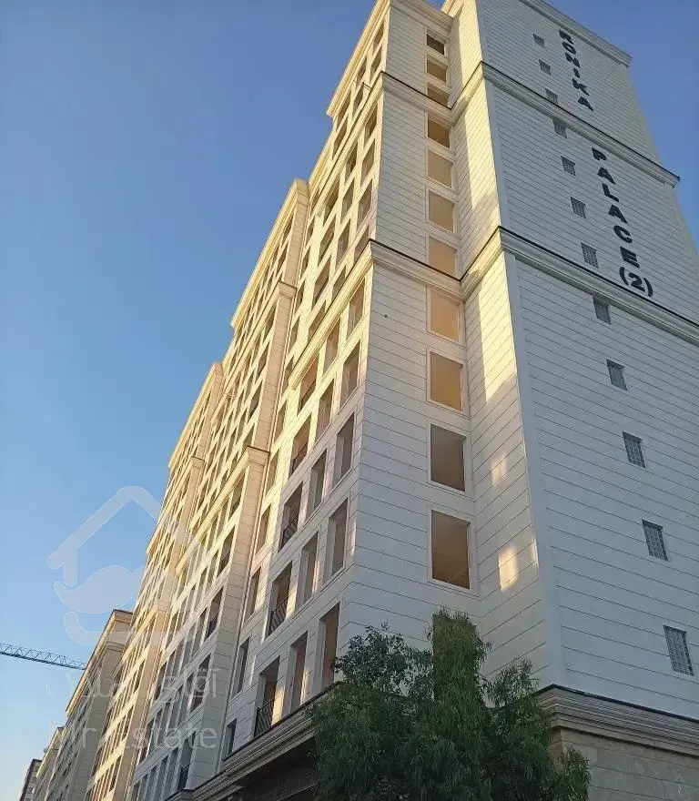 Ronikapalace /ایرانیان خیابان یاس تهرانسر/۹۰متری