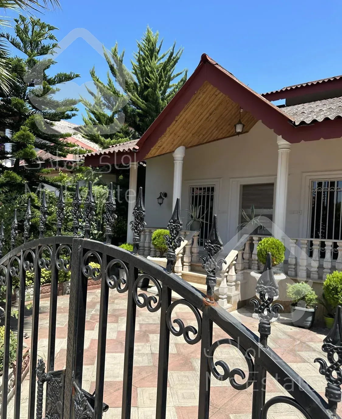 ویلا انتهای دریا گوشه متل قو