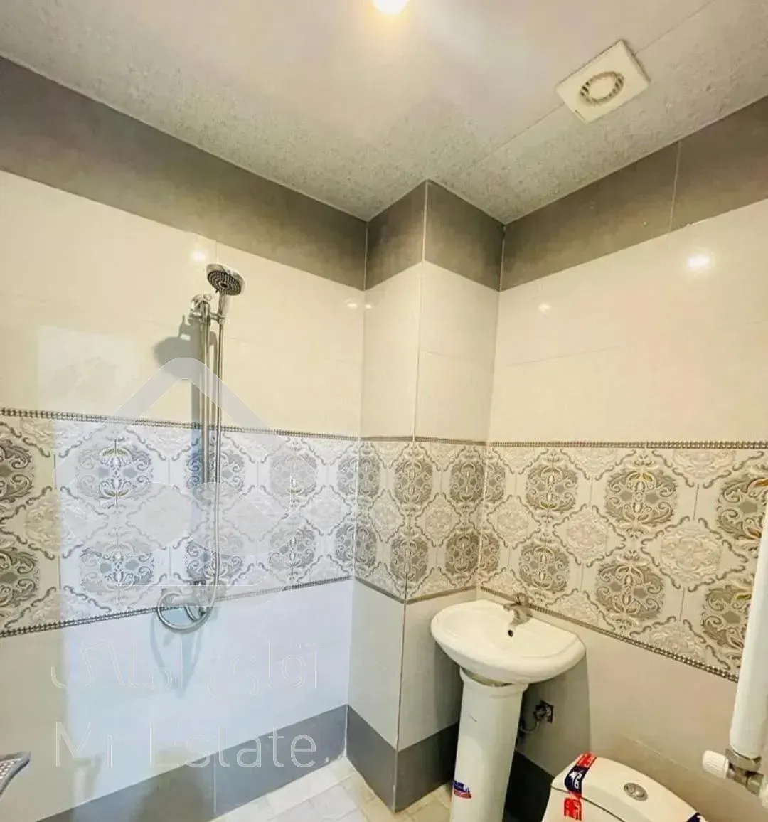 واحد ۱۱۴ متری دو خوابه* دریاچه چیتگر * منطقه۲۲