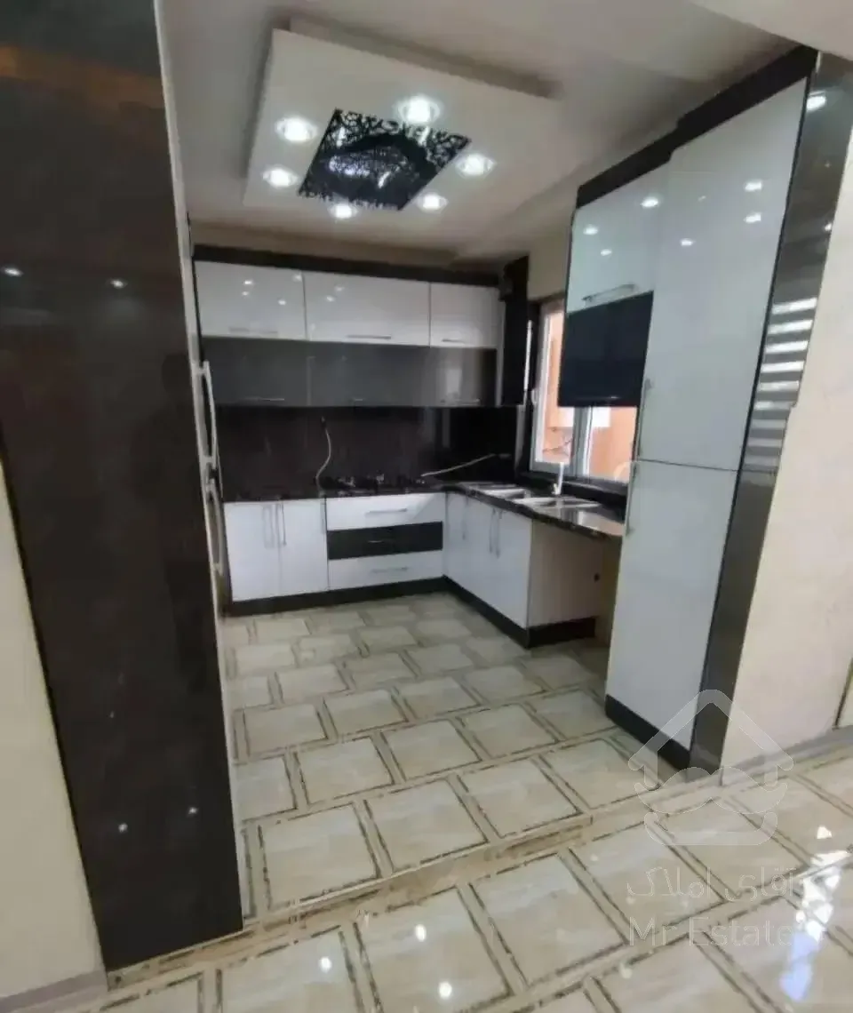 فروش ولیعصر 6شمال پارکینگ مسقف و انباری