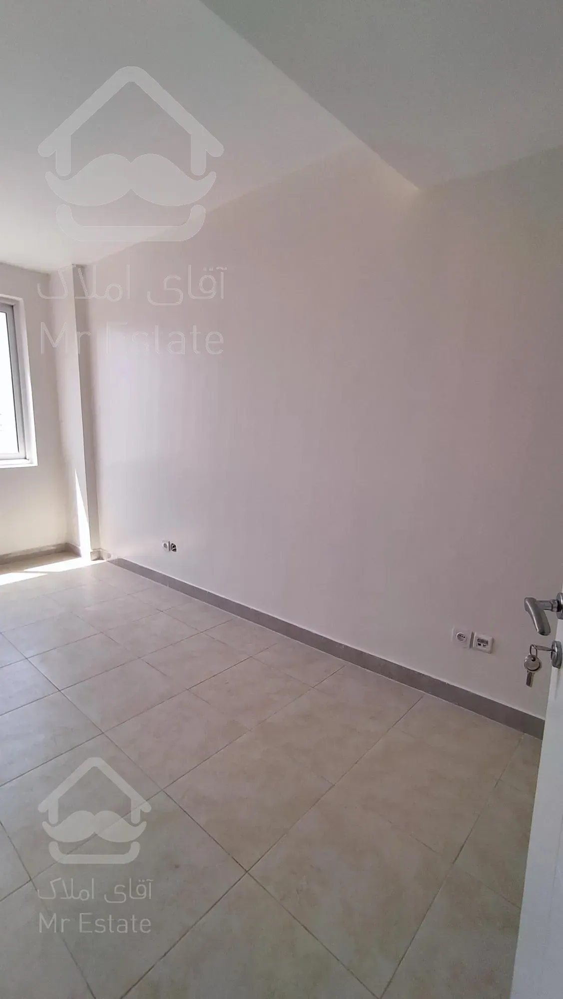 ۱۰۰متری دو خوابه کلید نخورده***