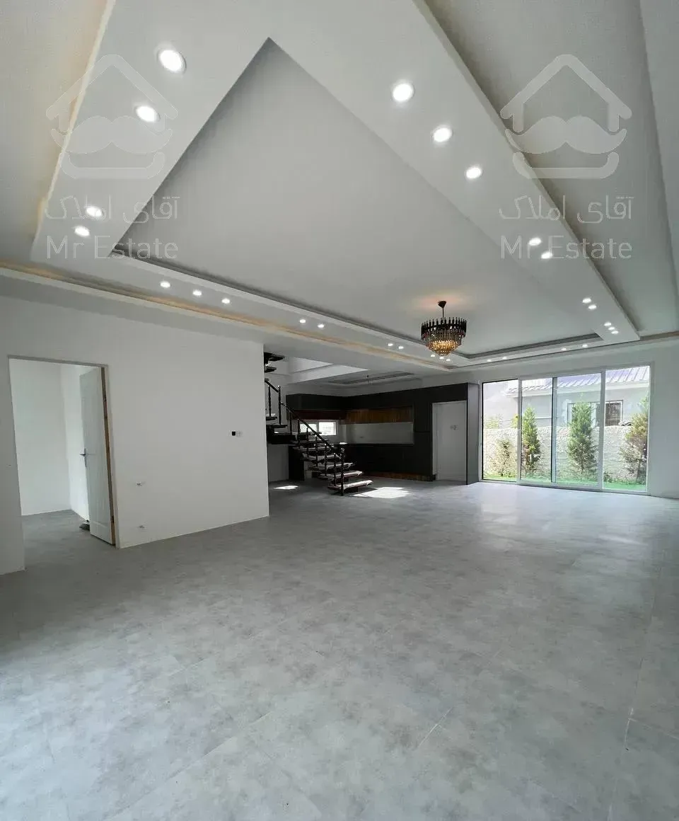 ویلا تریپلکس استخردار/نما مدرن /فاصله تا ساحل کم