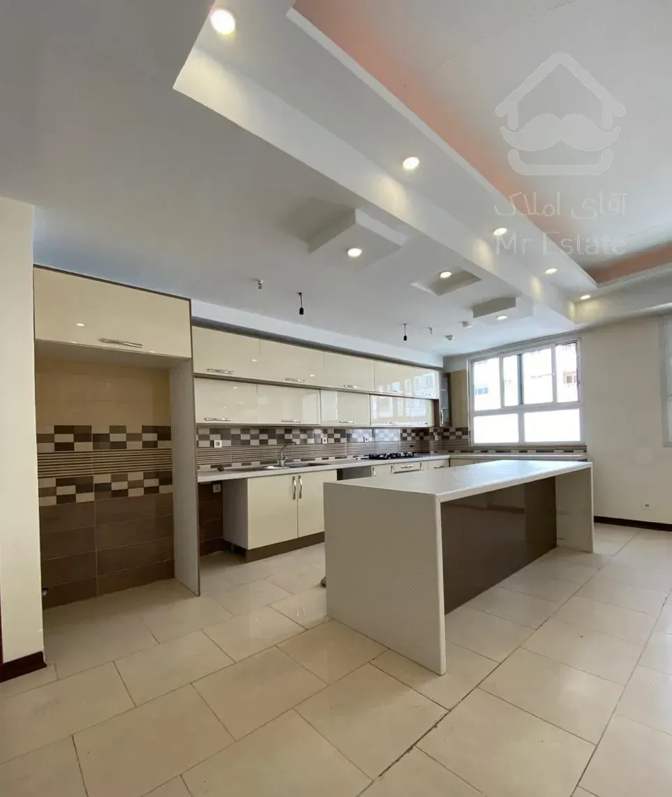 ۱۶۰ متر /۳ خواب بزرگ/ غرق نور / برج‌ باغ