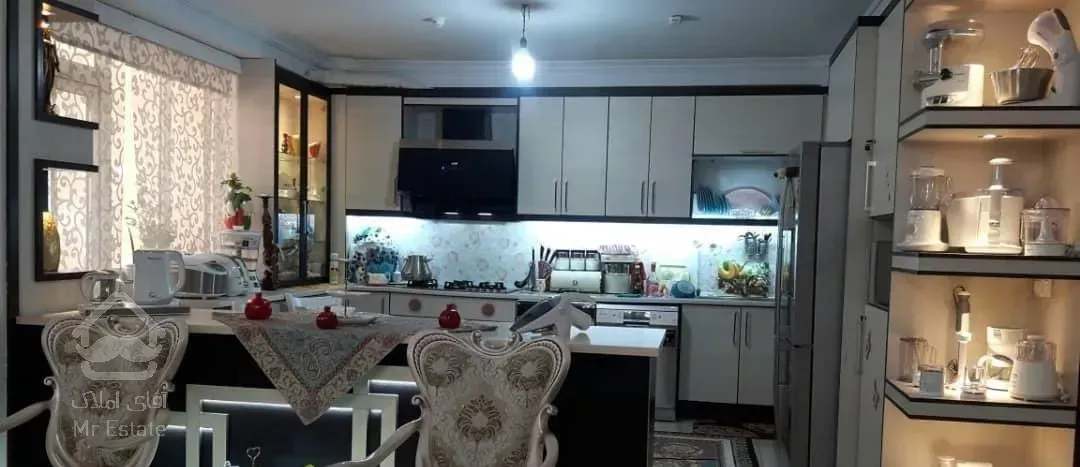 آپارتمان ۱۳۰ متر کوی زمرد اندیشه هاشم زاده