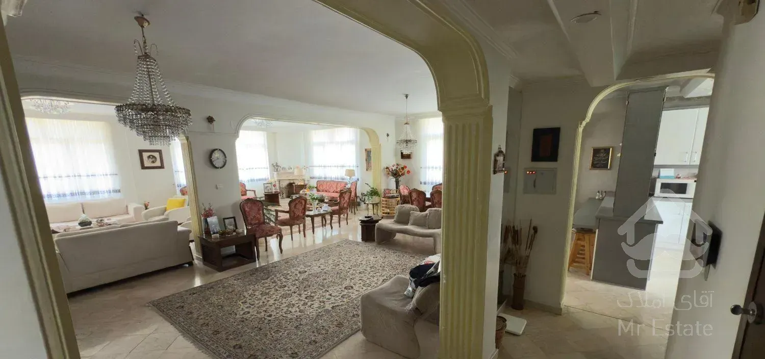 فروش آپارتمان ۲۰۶ متری ۳ خوابه طبقه ۱ در شهرک غرب