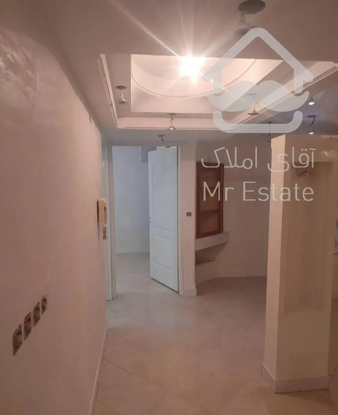 آپارتمان ۱۳۰ متر دوخوابه سالن پرده خور