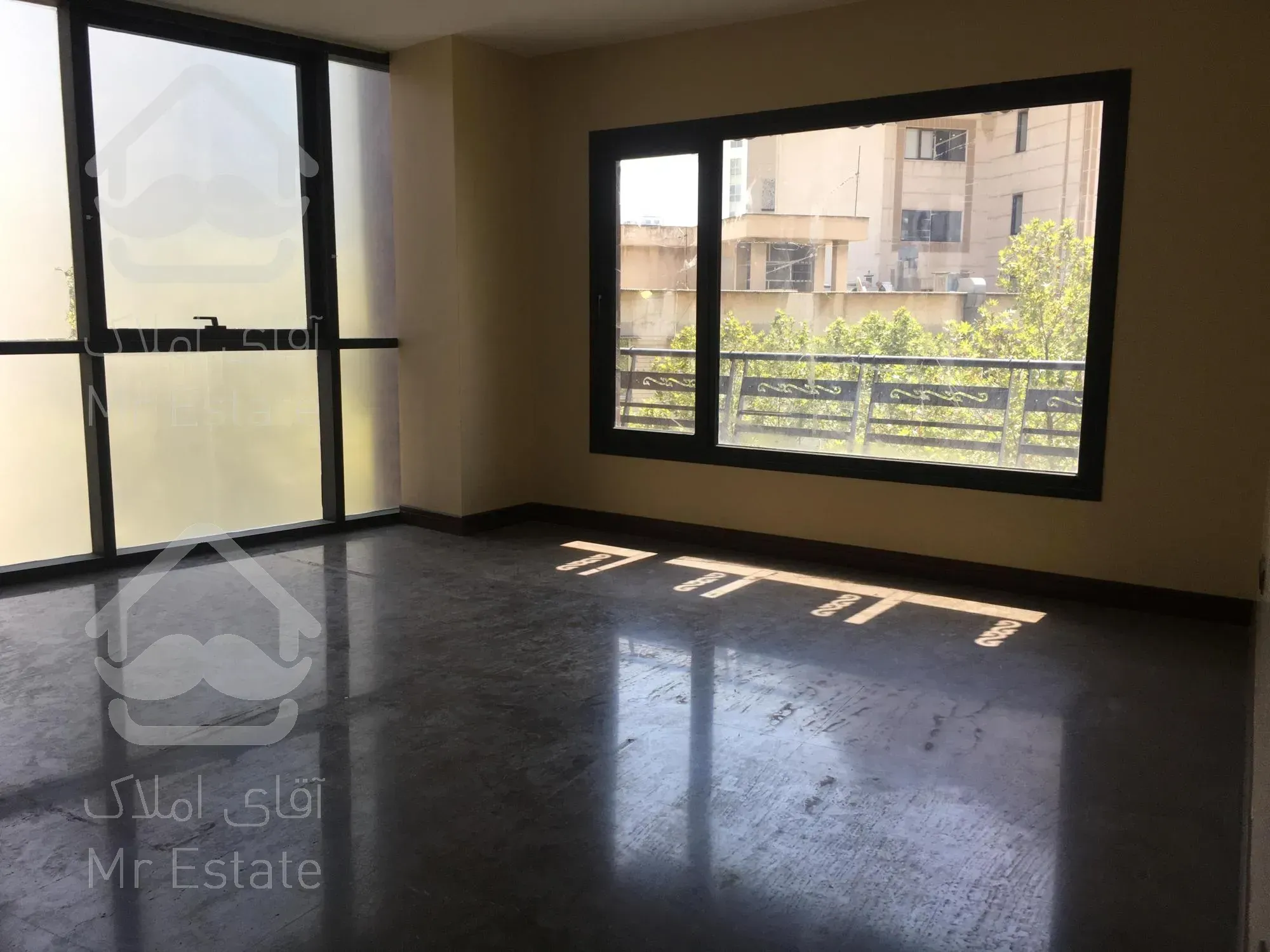 106 متر بهترين موقعيت براي مشاغل