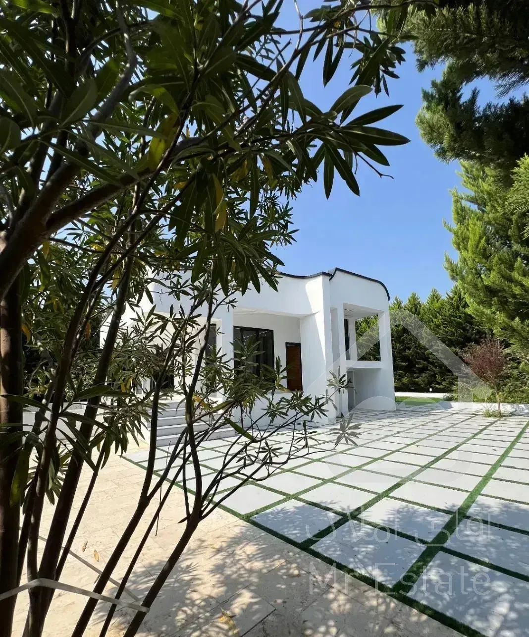 باغ ویلا ۹۰۰ متری با استخر و امکانات