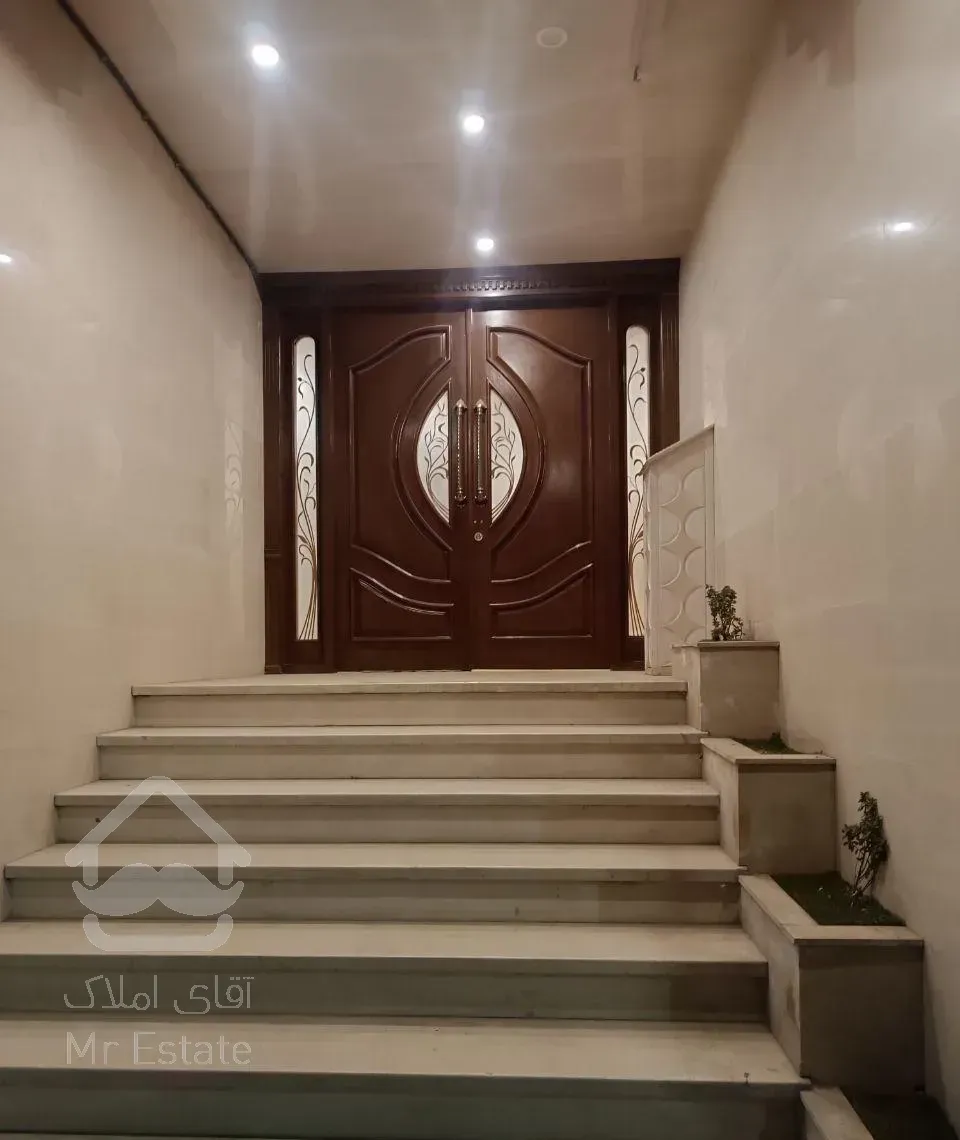 آپارتمان ۱۰۵ متری/ورودی شاهانه/لابی/فول امکانات