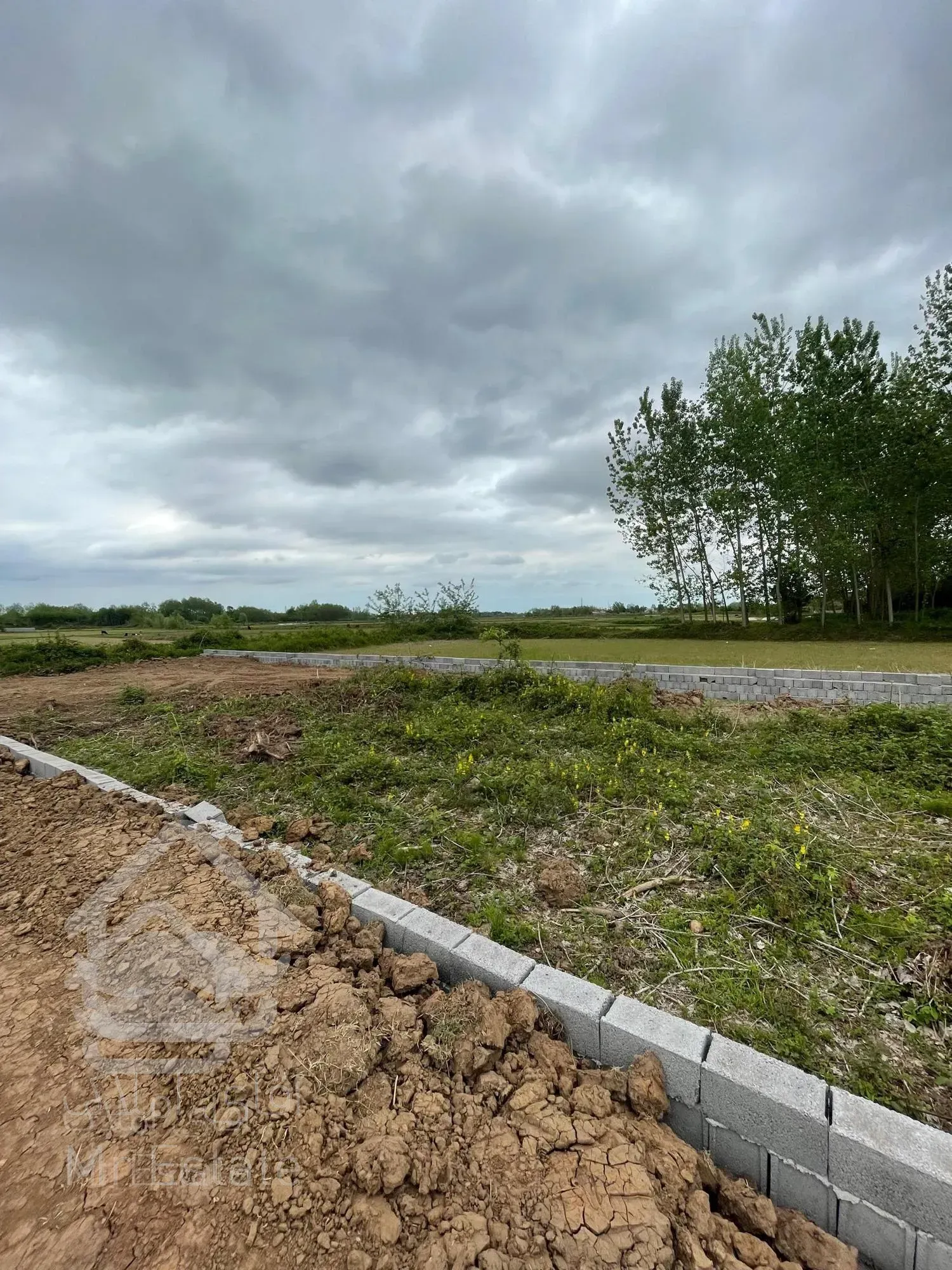 زمین دور محصور با نامه بنیاد مسکن