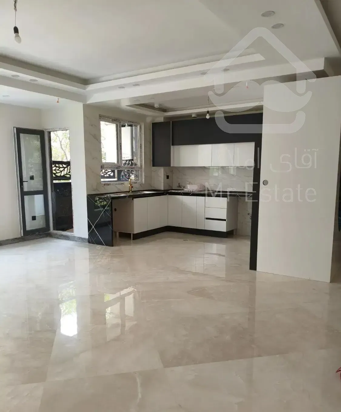 ۱۳۶ متر ۳ خوابه نوساز کلیدنخورده / پونک معین